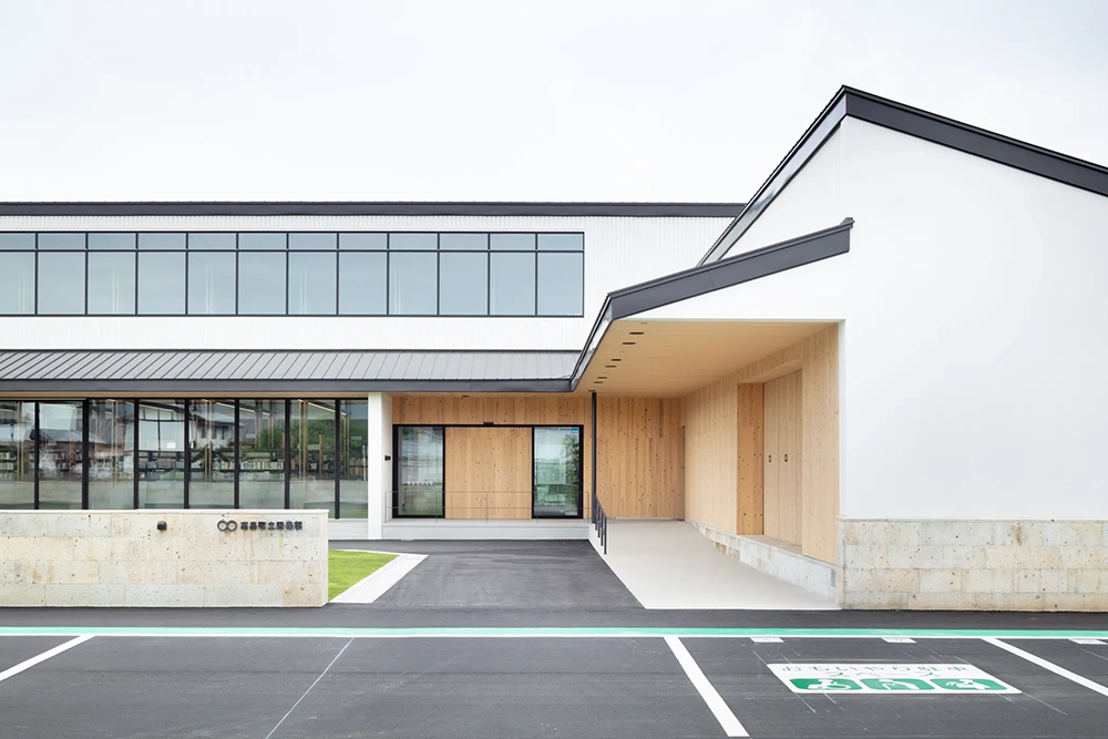 高畠町立図書館の詳細画像