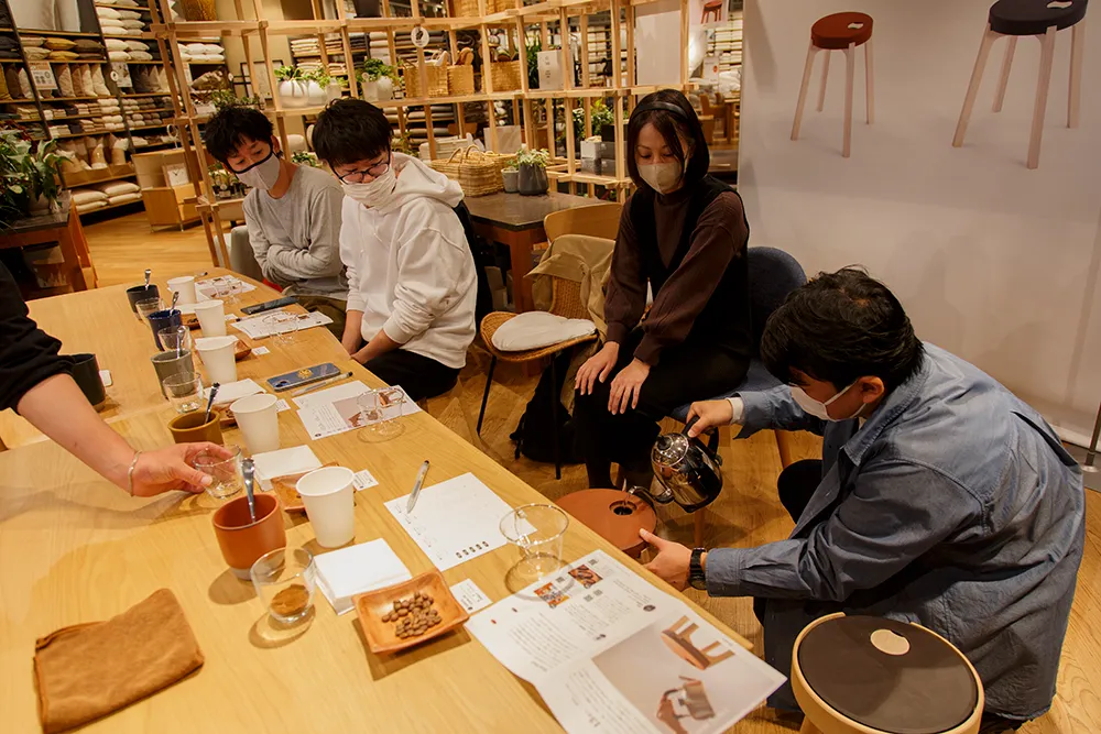 一畳の展示会「Warm Stool」の詳細画像